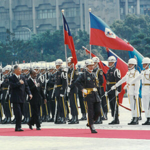 李登輝總統伉儷以軍禮歡迎海地總統蒲雷華閣下暨夫人 中正紀念公園-李登輝總統活動照片冊-MOFA109179CF-2020-12-PH00166-037
