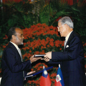 中海簽署聯合公報(海地總統蒲雷華) 台北賓館-李登輝總統活動照片冊-MOFA109179CF-2020-12-PH00166-048