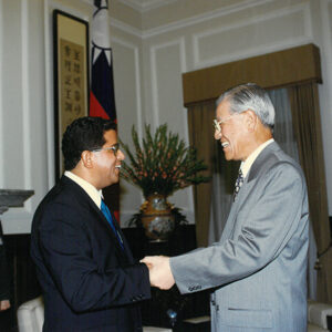 李登輝總統接見薩爾瓦多共和國執政黨總統候選人佛洛瑞斯等人 總統府-李登輝總統活動照片冊-MOFA109179CF-2020-12-PH00166-049