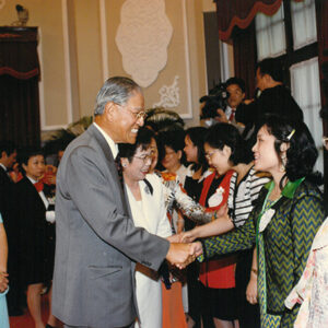 李登輝總統茶會款待世界華人工商婦女企管協會代表柯杜瑞琴等人 總統府-李登輝總統活動照片冊-MOFA109179CF-2020-12-PH00166-053