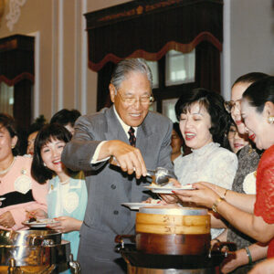 李登輝總統茶會款待世界華人工商婦女企管協會代表柯杜瑞琴等人 總統府-李登輝總統活動照片冊-MOFA109179CF-2020-12-PH00166-054