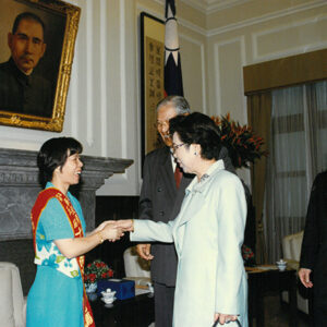 李總統登輝先生伉儷接見第5屆十大傑出愛心媽媽當選人林春鳳等人 總統府-李登輝總統活動照片冊-MOFA109179CF-2020-12-PH00166-070