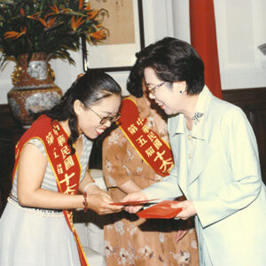 李總統登輝先生伉儷接見第5屆十大傑出愛心媽媽當選人林春鳳等人 總統府-李登輝總統活動照片冊-MOFA109179CF-2020-12-PH00166-071