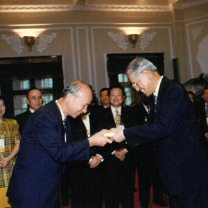 李登輝總統茶會款待第21屆世界華商經貿會議個地區代表張錦漫等人 總統府-李登輝總統活動照片冊-MOFA109179CF-2020-12-PH00166-084