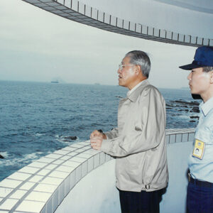 李總統登輝巡視瑪鍊中隊哨 台北萬里-李總統照片冊-MOFA109179CF-2020-12-PH00168-011