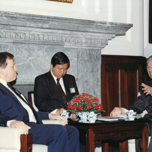 李總統登輝接見美國華盛頓時報總編輯普魯登等人 總統府-李總統照片冊-MOFA109179CF-2020-12-PH00168-012