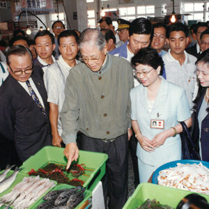 李總統登輝巡視新竹漁港漁貨直銷中心 新竹市-李總統照片冊-MOFA109179CF-2020-12-PH00168-016