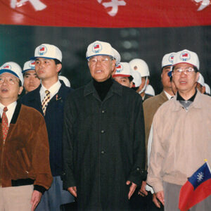 李總統登輝先生率領行政院蕭院長(右一)、章副院長(左一)參加元旦升旗典禮-李登輝總統活動照片冊-MOFA109179CF-2020-12-PH00170-033