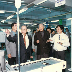 李總統登輝先生參觀全世界網路卡產量第一的智邦科技公司-李登輝總統活動照片冊-MOFA109179CF-2020-12-PH00170-043