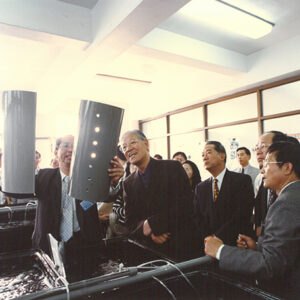 李總統登輝先生赴臺南七股台灣省水產試驗所臺南分所參觀漁業養殖技術的研發成果-李登輝總統活動照片冊-MOFA109179CF-2020-12-PH00170-055