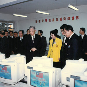 李總統登輝先生參觀竹東新力綜合高中電腦教學設備-李登輝總統活動照片冊-MOFA109179CF-2020-12-PH00170-087
