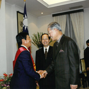 李總統登輝先生接見八十七年傑出專業農民曾金桂等人-李登輝總統活動照片冊-MOFA109179CF-2020-12-PH00170-089