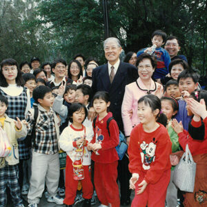 李總統登輝先生伉儷於植物園與出遊之民眾合影-李登輝總統活動照片冊-MOFA109179CF-2020-12-PH00170-093