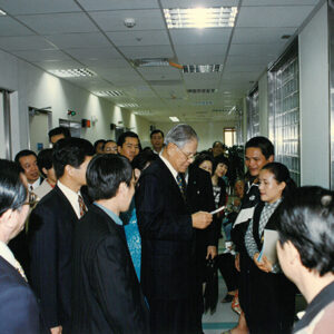 李總統登輝先生伉儷巡視恩主公醫院，問候看病之民眾-李登輝總統活動照片冊-MOFA109179CF-2020-12-PH00170-112