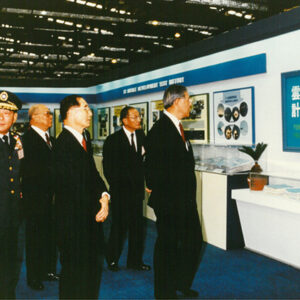 李總統登輝先生聽取「研發中心」報告IDF戰機研製過程-李總統照片冊及十三全會照片-MOFA109179CF-2020-12--PH00001-064