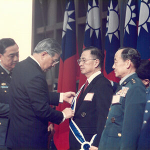 李總統登輝先生授勳參與設計研製「經國號」戰機有功人員-李總統照片冊及十三全會照片-MOFA109179CF-2020-12--PH00001-067