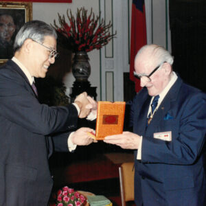 接見國際奧會委員洛克爵士等人-李總統照片冊-MOFA109179CF-2020-12--PH00003-068