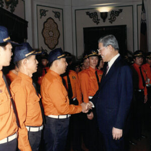 茶會招待交通警察.交通義警.綠十字服務隊員等代表-李總統照片冊-MOFA109179CF-2020-12--PH00003-136