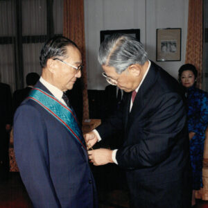 總統親授俞資政勛章-李總統照片冊-MOFA109179CF-2020-12--PH00005-125