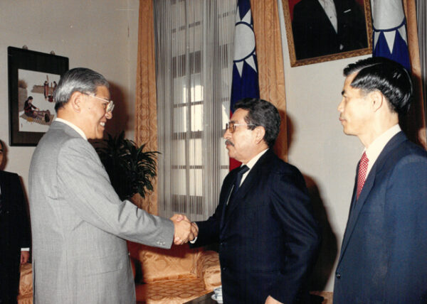 總統接見薩爾瓦多國會議員阿瓦林加-李總統照片冊-MOFA109179CF-2020-12--PH00006-021