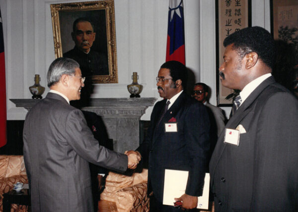 總統接見賴比瑞亞副總統莫尼巴等人-李總統照片冊-MOFA109179CF-2020-12--PH00006-079