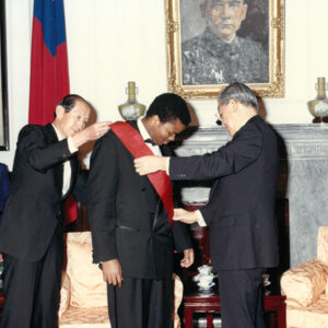 總統親授大绶彩玉勳章頒贈史國王-李總統照片冊-MOFA109179CF-2020-12--PH00006-101