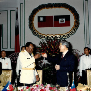 總統迎接海地軍政府主席艾芙瑞夫婦訪華-李總統照片冊-MOFA109179CF-2020-12--PH00007-014