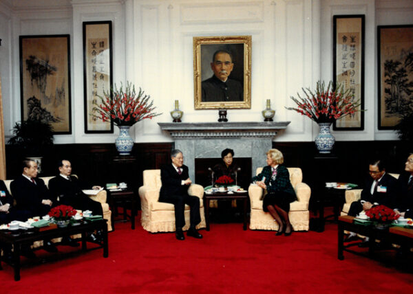 總統接見參加自由日外賓-李總統照片冊-MOFA109179CF-2020-12--PH00007-024