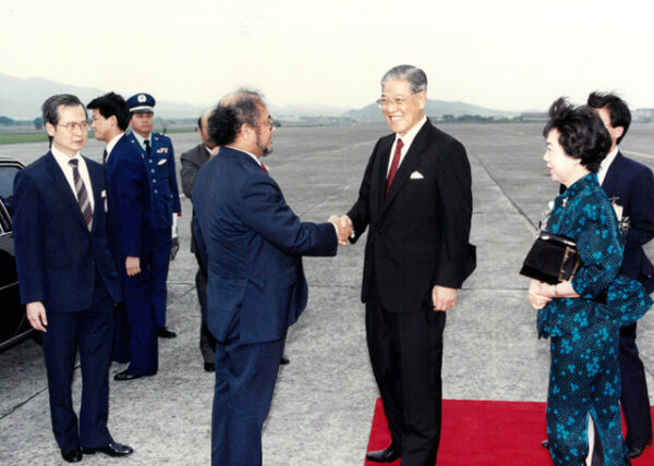 於松山機場迎接諾魯總統杜維友果伉儷抵華軍禮-李總統照片冊-MOFA109179CF-2020-12--PH00007-074