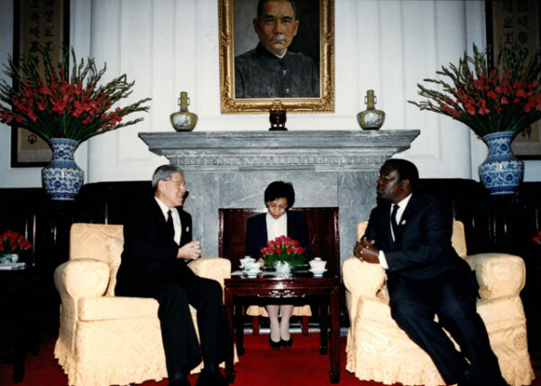 總統接見史瓦濟蘭總理奧柏夫婦-李總統照片冊-MOFA109179CF-2020-12--PH00007-088