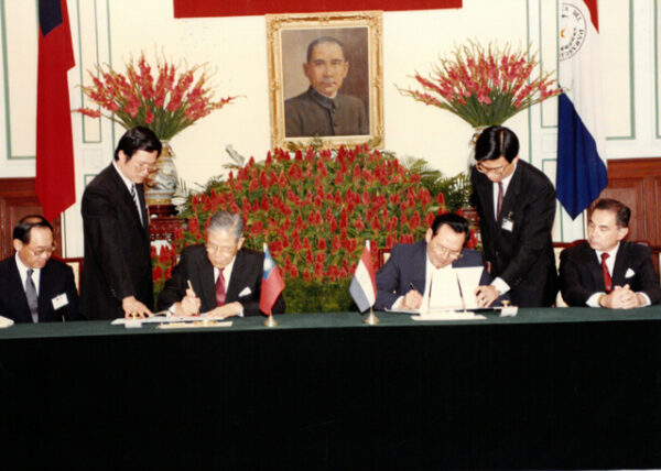 中巴元首簽署聯合公報(於總統府)-李總統照片冊-MOFA109179CF-2020-12--PH00007-114