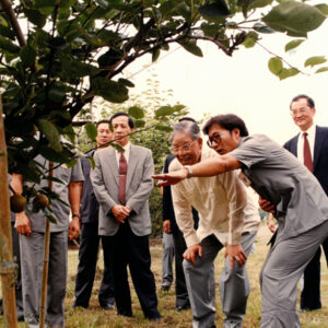 總統巡視省農業實驗所於台中-李總統照片冊-MOFA109179CF-2020-12--PH00007-125