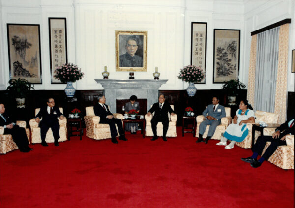 總統接見吐瓦魯總督劉賓納等-李總統照片冊-MOFA109179CF-2020-12--PH00008-021