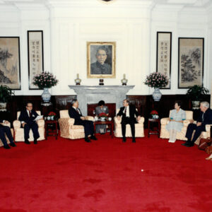 總統接見南非教育暨文化部長克拉斯等-李總統照片冊-MOFA109179CF-2020-12--PH00008-023