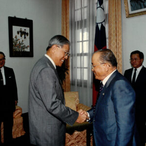 接見韓國民主和平統一諮問會議閿寬植副議長-李總統照片冊-MOFA109179CF-2020-12--PH00008-065