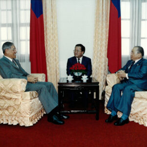 接見韓國民主和平統一諮問會議閿寬植副議長-李總統照片冊-MOFA109179CF-2020-12--PH00008-066