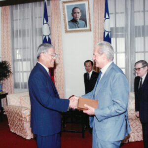 總統接見法國前司法部長貝赫費特先生-李總統照片冊-MOFA109179CF-2020-12--PH00008-141