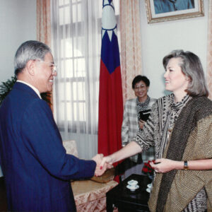 總統接見美國道瓊報系副總裁凱倫郝赫絲於總統府-李總統照片冊-MOFA109179CF-2020-12--PH00008-142