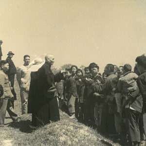 總統在 亭侯墓前與族人談話-照片冊-MOFA109179CF-2020-12-PH00011-005