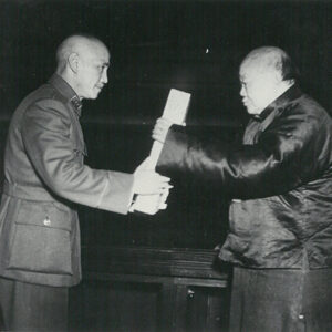 總裁以主席身分接受國民大會制定之憲法時攝影-照片冊-MOFA109179CF-2020-12-PH00011-038