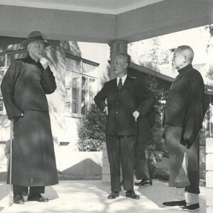 總統偕副總統陳誠視察東海大學與校長曾約農合影-照片冊-MOFA109179CF-2020-12-PH00011-047