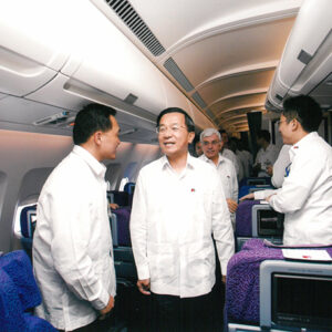 與貝里斯總理穆沙閣下於專機上晤談暨對隨行團員致意 華航專機-陳水扁總統活動照片-MOFA109179CF-2020-12-PH00014-020