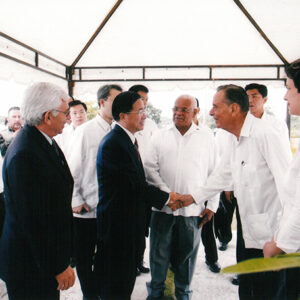 貝爾墨邦市市長致贈市鑰暨與貝國國父 George Price 合影 貝里斯-陳水扁總統活動照片-MOFA109179CF-2020-12-PH00014-064