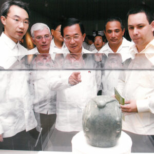 參觀貝里斯博物館(暨千年馬亞玉人頭像) 貝里斯-陳水扁總統活動照片-MOFA109179CF-2020-12-PH00014-075