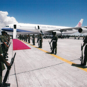 穆沙總理於貝國機場歡送參訪團 貝里斯-陳水扁總統活動照片-MOFA109179CF-2020-12-PH00014-111