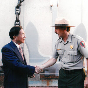 參觀亞利桑那紀念館 美國夏威夷-陳水扁總統訪中南美過境美國-MOFA109179CF-2020-12-PH00015-001