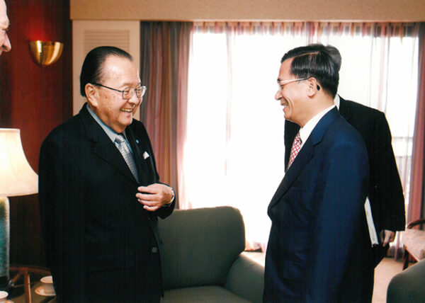 接見美國聯邦參議員井上健(Daniel Inouye