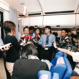 總統於專機上發表簡短談話 華航專機-陳水扁總統訪中南美過境美國-MOFA109179CF-2020-12-PH00015-045