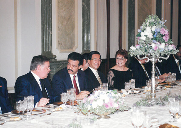 陳水扁總統於多明尼加參加多明尼加總統費南德斯晚宴-第一次出訪-民主外交、友誼之旅-MOFA109179CF-2020-12-PH00016-003