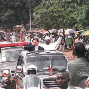 陳水扁總統抵達甘比亞甘京班竹機場並接受軍禮歡迎儀式-第一次出訪-民主外交、友誼之旅-MOFA109179CF-2020-12-PH00016-013